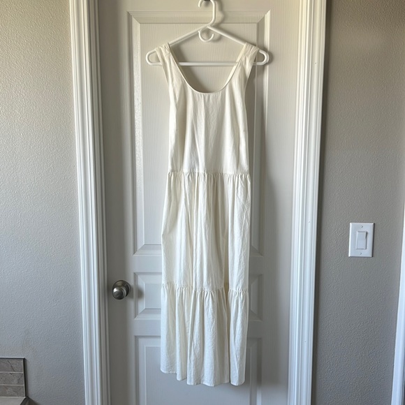 Tahari Dresses & Skirts - Tahari Linen Crossback Dress NWT